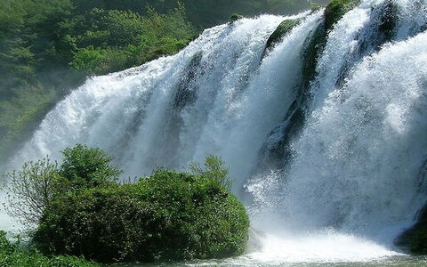 Les Cascades des Marmore: une marveille naturelle en Italie
