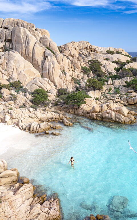 Découvrez des criques secrètes près de la Villa Silenis