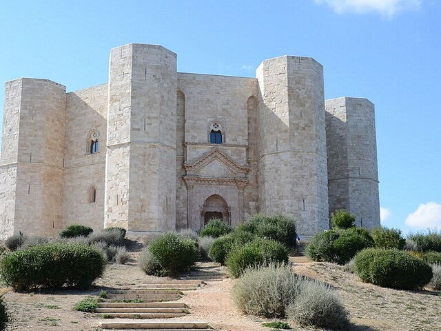 Castel del Monte, une Merveille Architecturale au cœur des Pouilles