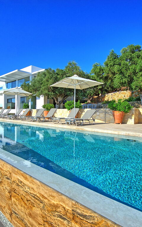 Découvrez BlueWhite : Quand l'élégance scandinave rencontre le luxe grec