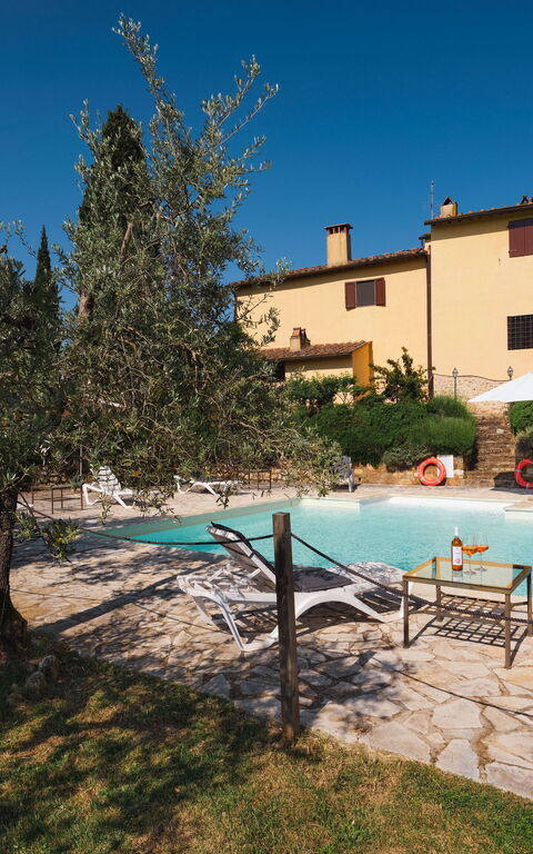 Pozzo Dei Desideri: bassin, Extérieur, Extérieurs