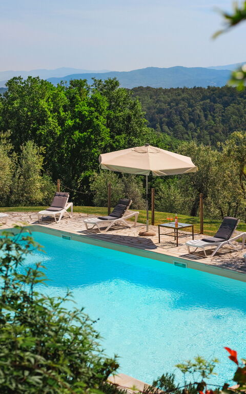 Pozzo Dei Desideri: bassin, Extérieur, Extérieurs