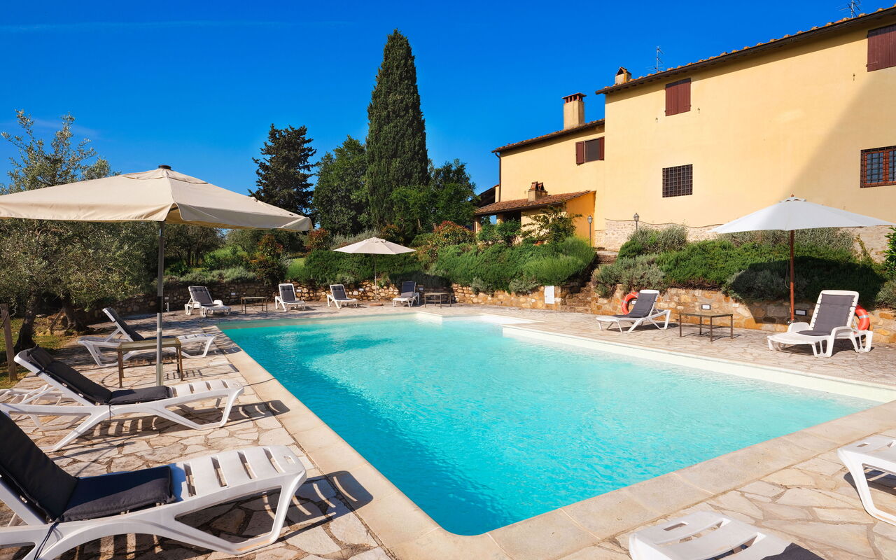 Pozzo Dei Desideri: bassin, Extérieur, Extérieurs