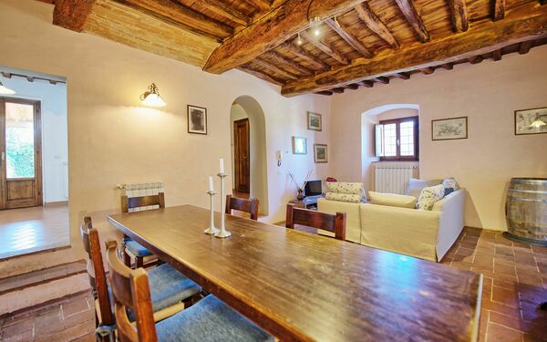 Logement Pozzo Dei Desideri 2: Salle à manger, Salon