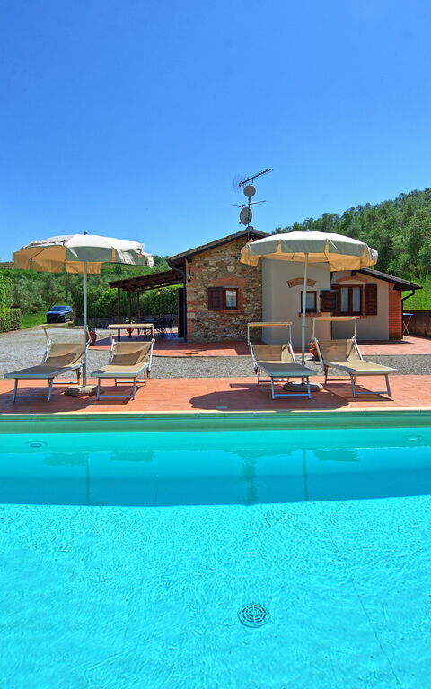 Cuccardino: bassin, Extérieur