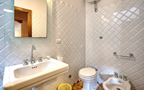 Logement Montegufoni 19b: Salle de bain