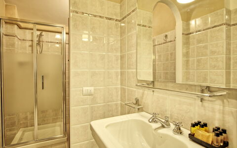 Logement Villa Acciaioli: Salle de bain