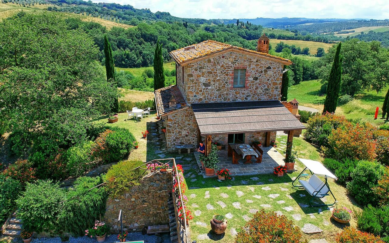 Castelmuzio: Extérieur