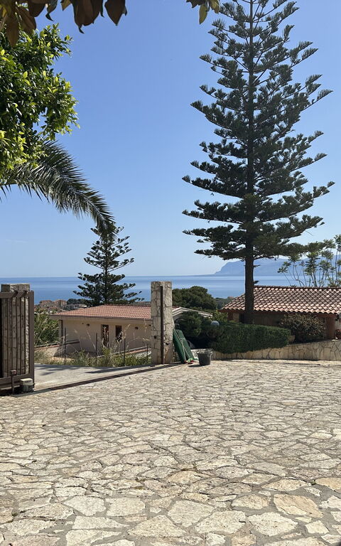 Castellammare: Entrée principale, Extérieurs, Vues