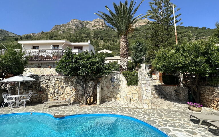 Castellammare: bassin, Extérieurs