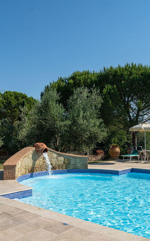 Montelopio: bassin, Extérieur, Extérieurs