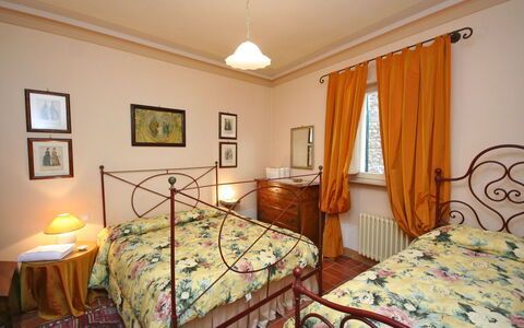 Logement Santo Agostino Glicine: chambre à coucher