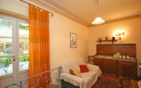 Logement Santo Agostino Glicine: Cuisine, Salle à manger, Salon