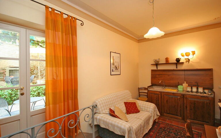 Logement Santo Agostino Glicine: Cuisine, Salle à manger, Salon