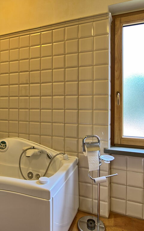 Villa Contessa: jacuzzi, Salle de bain