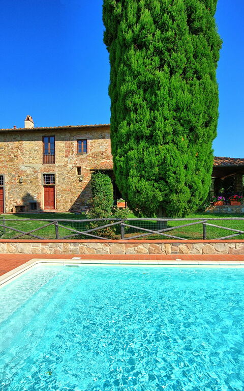 Il Frantoio: bassin, Extérieurs