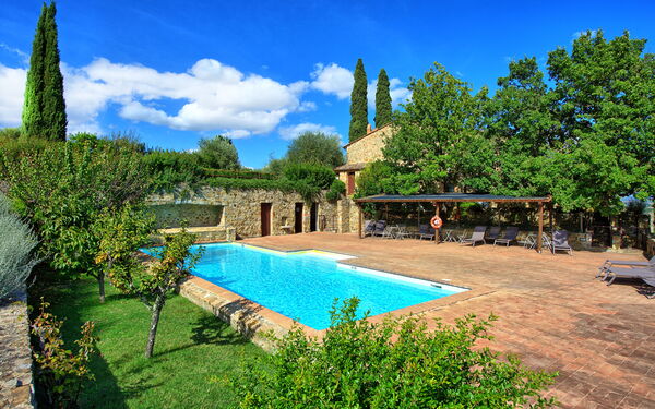 Brunello: bassin, Extérieur