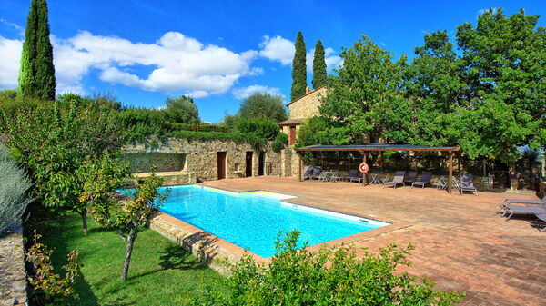 Brunello: bassin, Extérieur