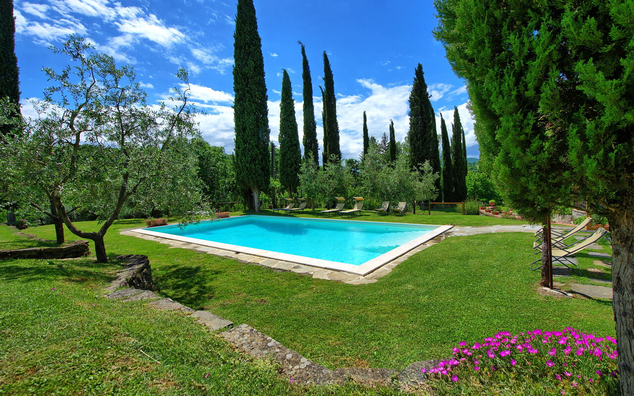 Villa Lo Scoiattolo: bassin, Extérieur, Jardin