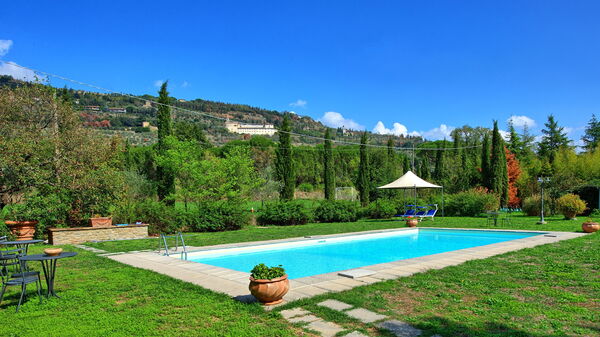 Villa Elisa: bassin, Jardin