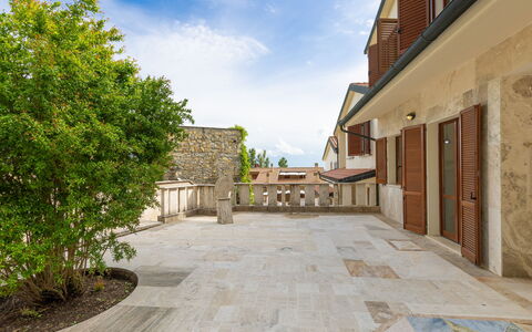 Logement Dependance 1: Balcon / Terrasse / Patio