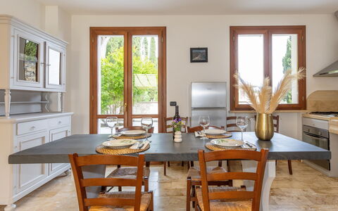 Logement Dependance 1: Salle à manger