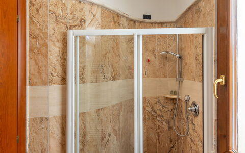 Logement Dependance 2: Détails de la chambre, Salle de bain