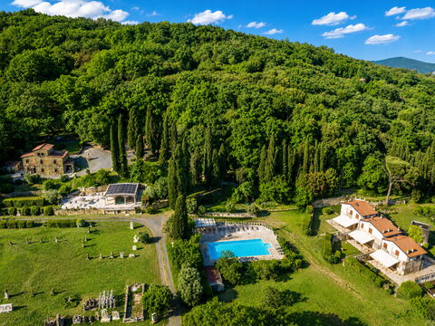 Le Querciolaie with Geothermal Pool