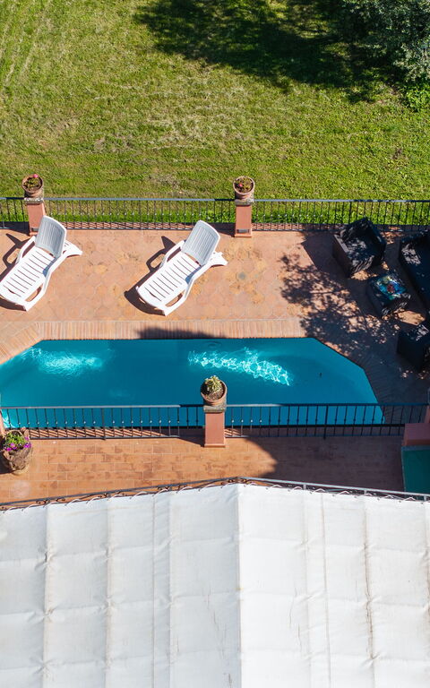 Casa Vania: bassin, Extérieur