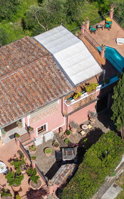 Casa Vania: Extérieur