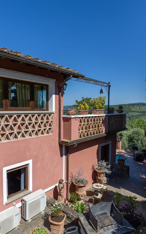 Casa Vania: Extérieur, Extérieurs