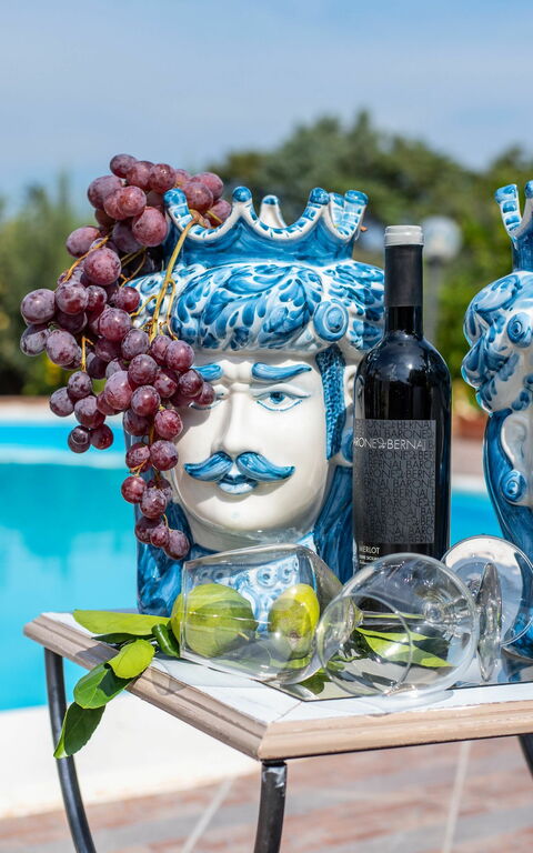 Villa Contrada: bassin, Extérieur