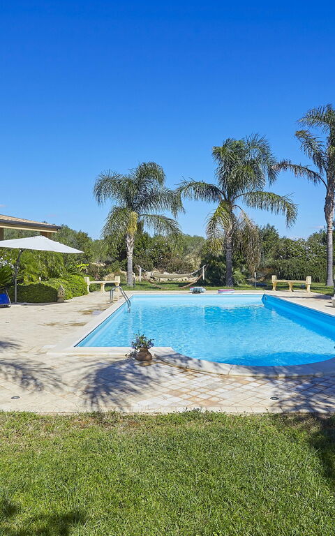 Villa Oasi: bassin, Jardin