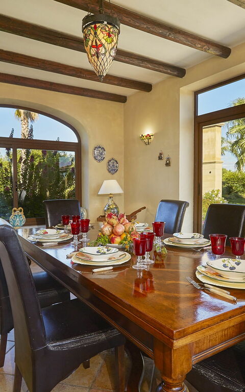 Villa Oasi: Salle à manger, Salon