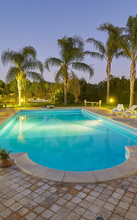 Villa Oasi: bassin, Jardin