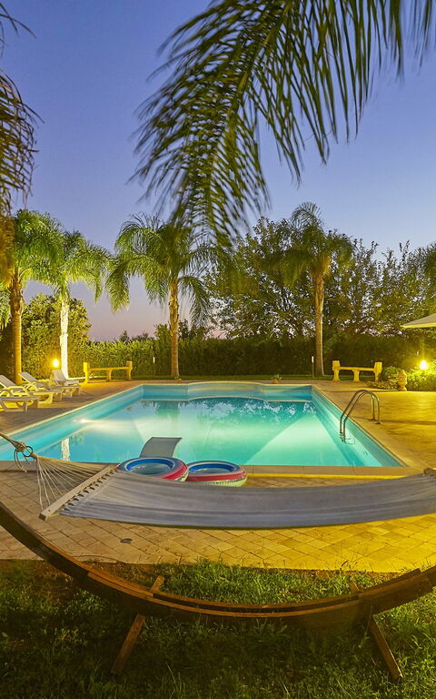 Villa Oasi: bassin, Jardin