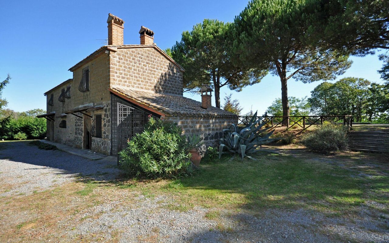 Ginestrella: Extérieurs, Jardin