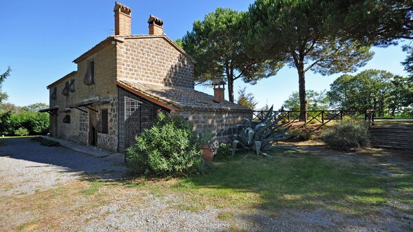 Ginestrella: Extérieurs, Jardin