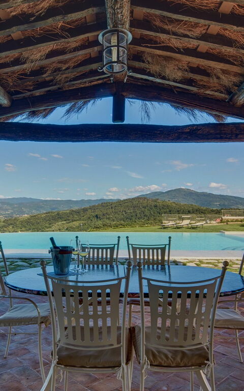 Villa Agazzi: Balcon / Terrasse / Patio, bassin