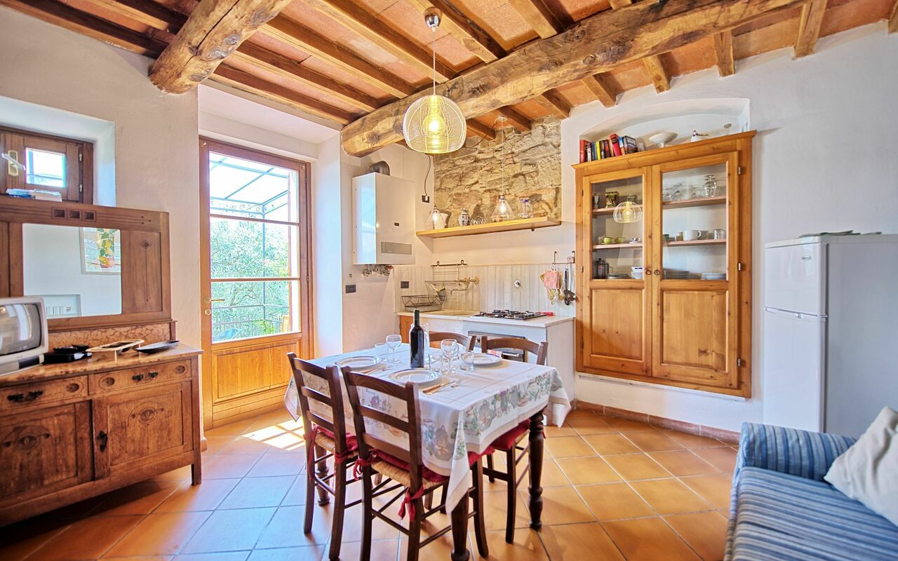 Logement Rustico: Cuisine, Salle à manger, Salon