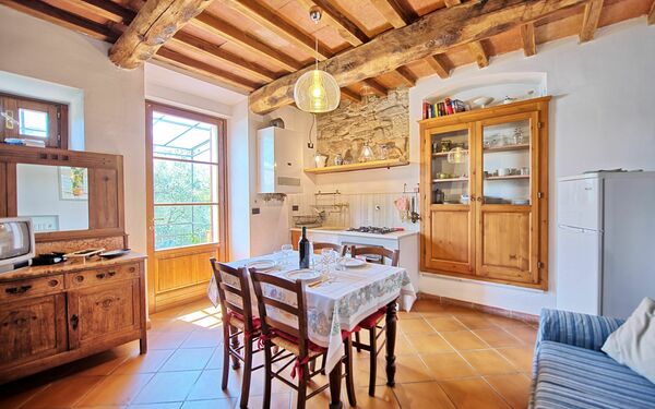 Logement Rustico: Cuisine, Salle à manger, Salon