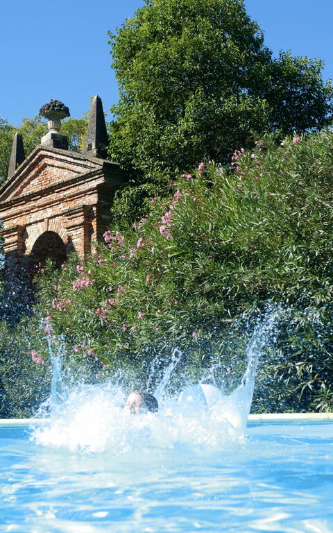 Ca' Marcello: bassin, Extérieur