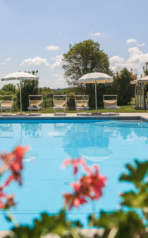 Villa Giare: bassin, Extérieur