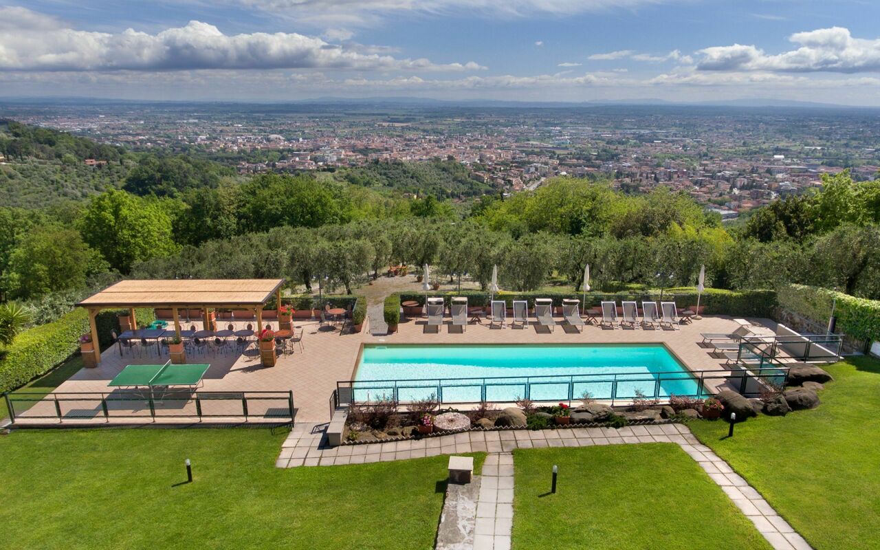 Villa Le Ferrette: bassin, Jardin, Vues