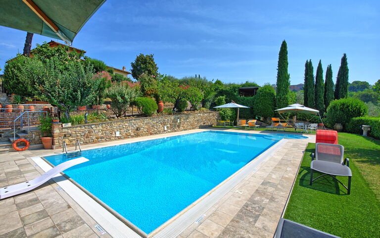 Poggiluglio: bassin, Jardin