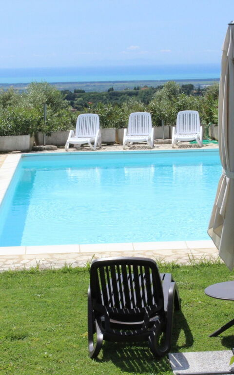 Guardistallo: bassin, Jardin