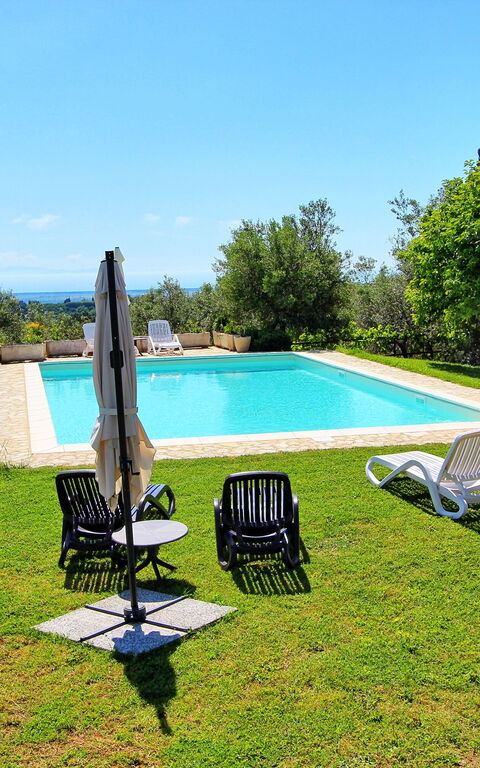 Guardistallo: bassin, Jardin