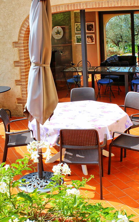 Guardistallo: Extérieur