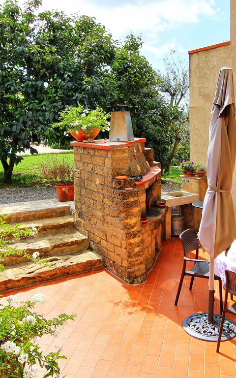 Guardistallo: Extérieur