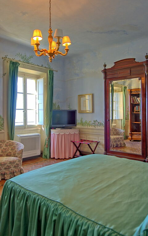 Villa Camaiore: chambre à coucher